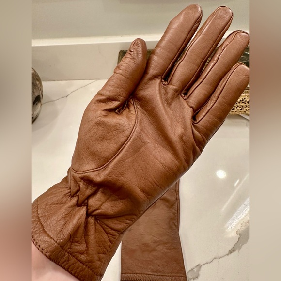 Vintage Isotoner - Lightly Lined Pecan Brown Leather Gloves - EUC size 7 1/2 - Picture 11 of 14